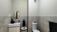 Bathroom 1 - 6 square meters of property in Brentwood