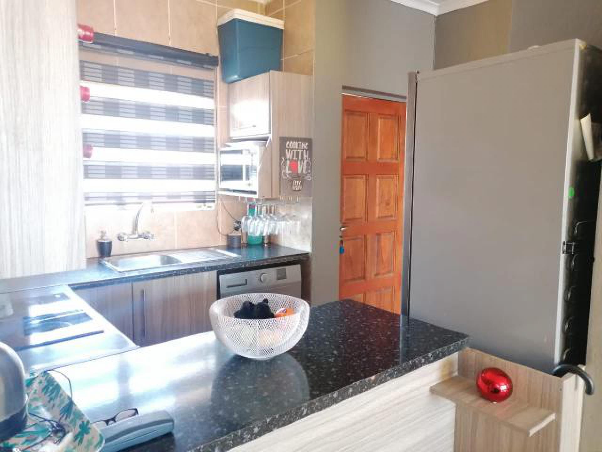 Kitchen - 5 square meters of property in Naturena