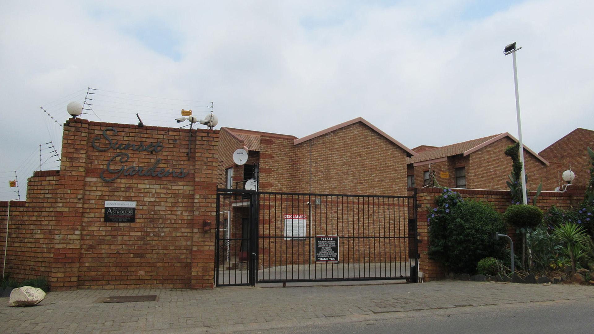 Front View of property in Naturena