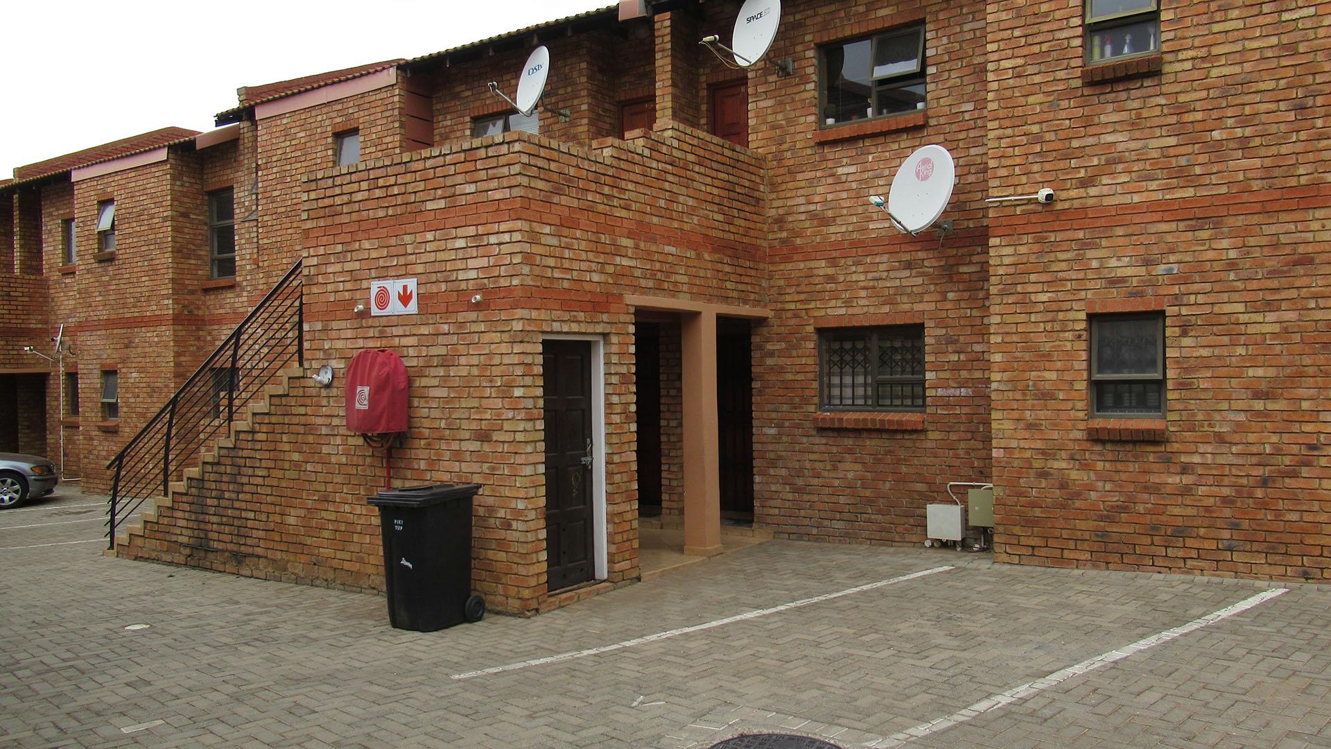 Front View of property in Naturena