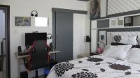 Bed Room 2 - 15 square meters of property in Horison