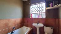 Bathroom 1 - 4 square meters of property in Dawn Park