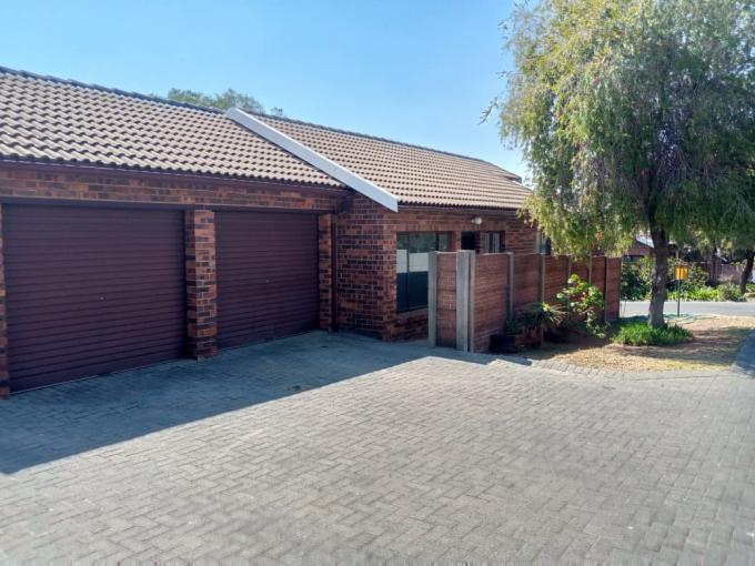 2 Bedroom House for Sale For Sale in Radiokop - MR651563