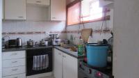 Kitchen of property in Winchester Hills