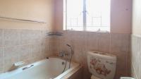 Main Bathroom - 4 square meters of property in Eloffsdal