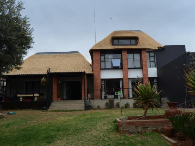 4 Bedroom House for Sale For Sale in Westdene (Bloemfontein) - MR651749