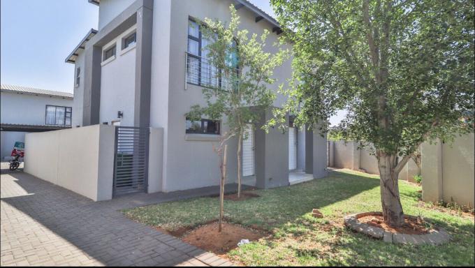 2 Bedroom Duplex for Sale For Sale in Equestria - MR651753