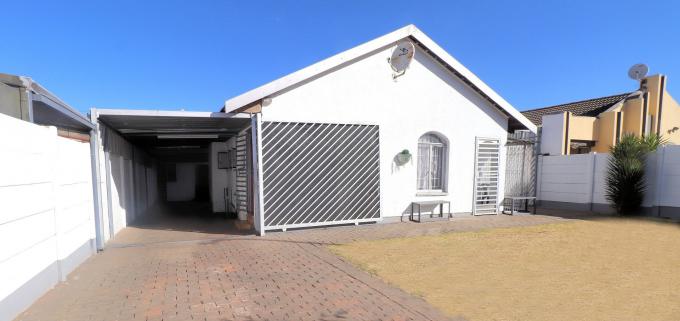 2 Bedroom House for Sale For Sale in Lenasia South - MR651811