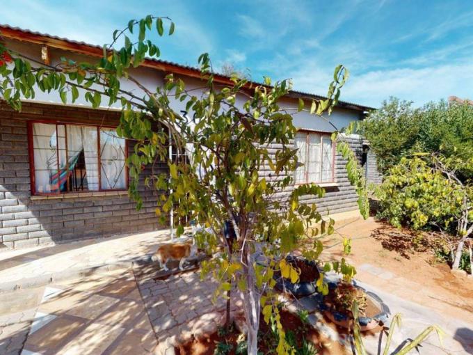 4 Bedroom House for Sale For Sale in Upington - MR651873