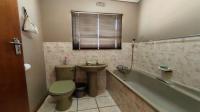 Bathroom 2 of property in Grasslands