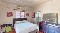 Main Bedroom - 25 square meters of property in Amanzimtoti 