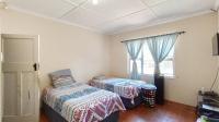 Bed Room 1 - 22 square meters of property in Amanzimtoti 