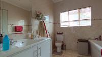 Main Bathroom - 7 square meters of property in Edelweiss