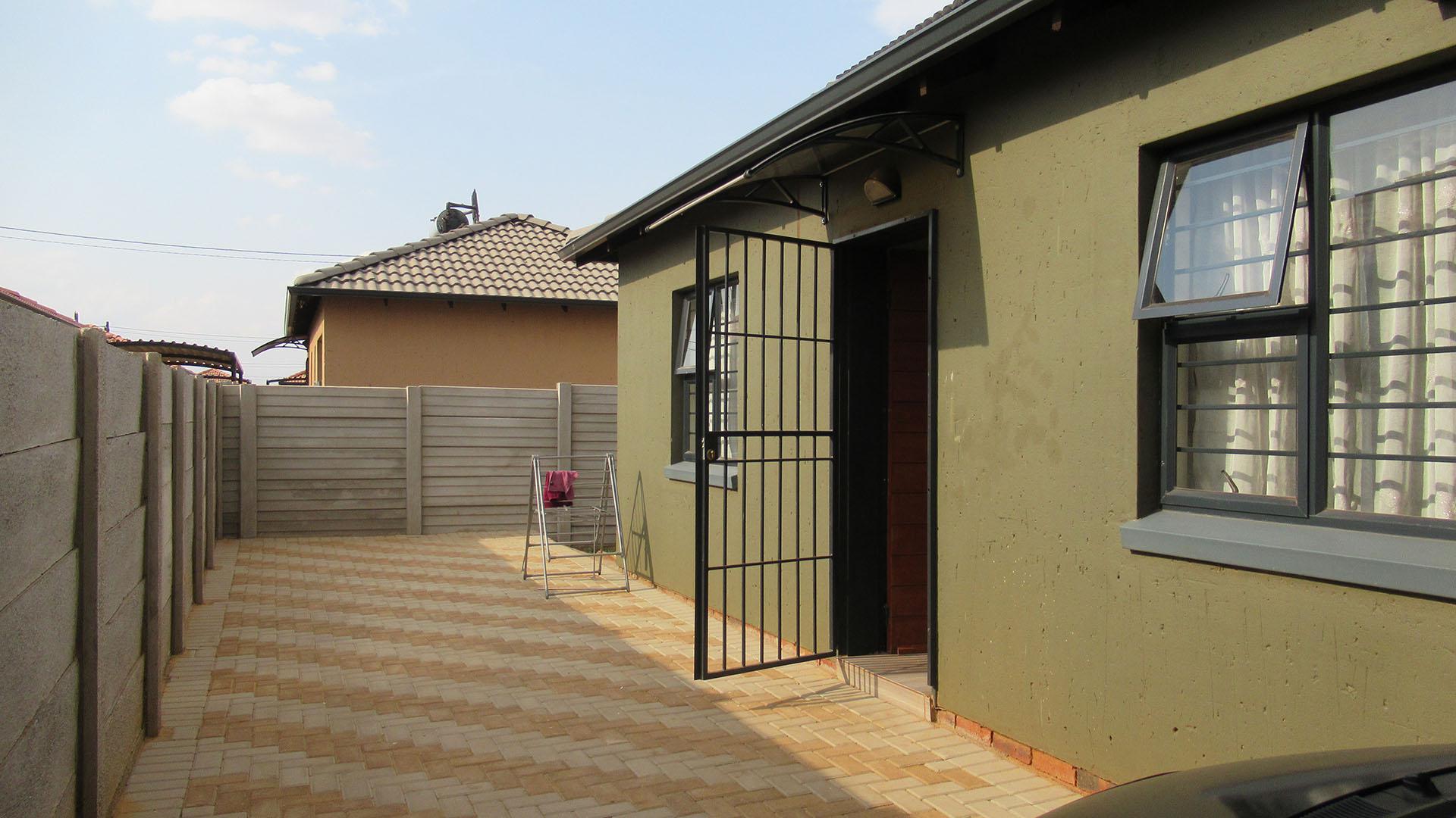 Front View of property in Protea Glen