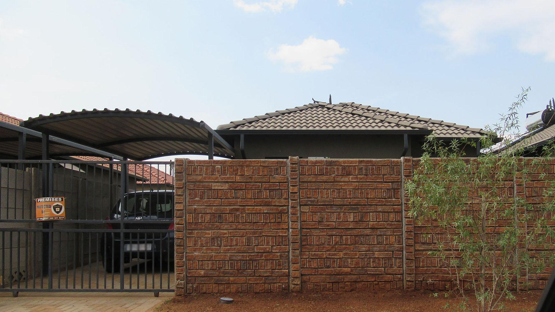 Front View of property in Protea Glen