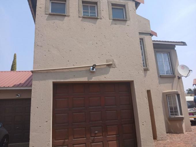 3 Bedroom Simplex for Sale For Sale in Rustenburg - MR652096