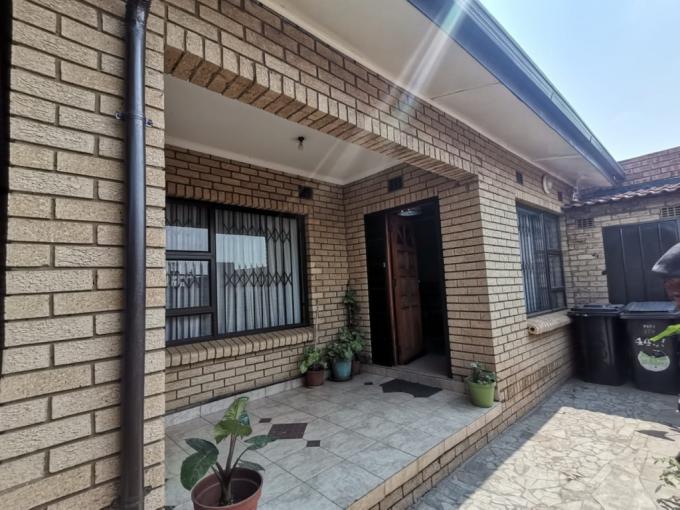 2 Bedroom House for Sale For Sale in Diepkloof - MR652131