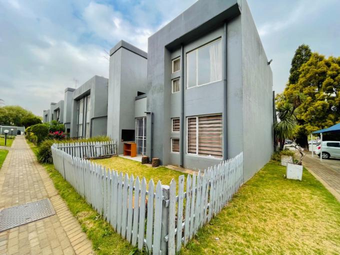 2 Bedroom Simplex for Sale For Sale in Mulbarton - MR652133