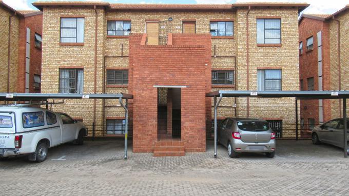 2 Bedroom Sectional Title for Sale For Sale in Weltevreden Park - Private Sale - MR652181