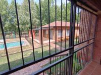 Patio - 6 square meters of property in Weltevreden Park