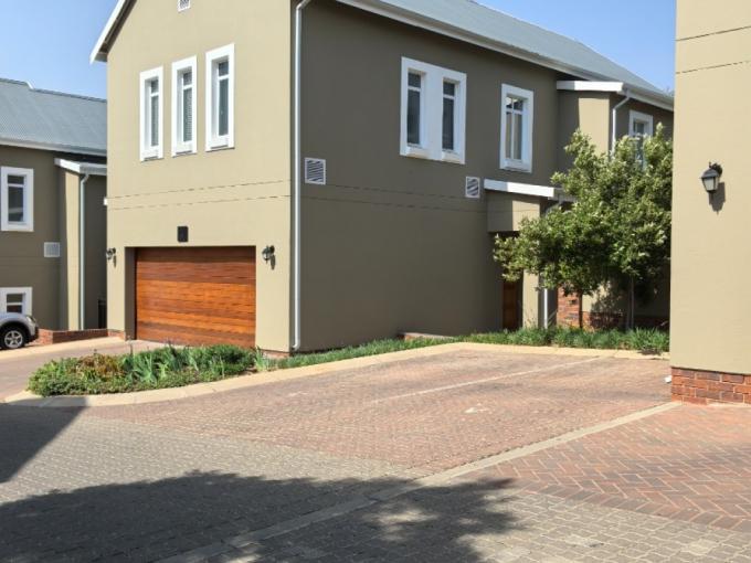 4 Bedroom Simplex for Sale For Sale in Fourways - MR652187