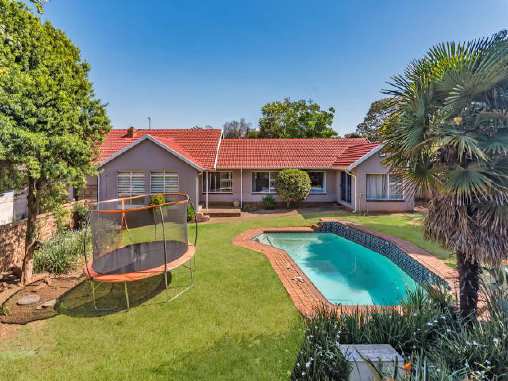 Front View of property in Constantia Kloof