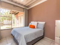 Bed Room 2 of property in Constantia Kloof