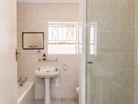 Bathroom 1 of property in Constantia Kloof