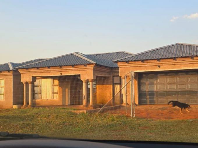 4 Bedroom House for Sale For Sale in Thohoyandou - MR652317