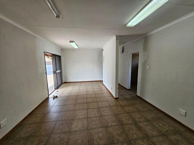 Commercial to Rent in Rooihuiskraal - Property to rent - MR652337