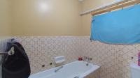 Main Bathroom - 6 square meters of property in Silverton