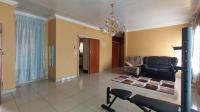 Lounges - 32 square meters of property in Silverton