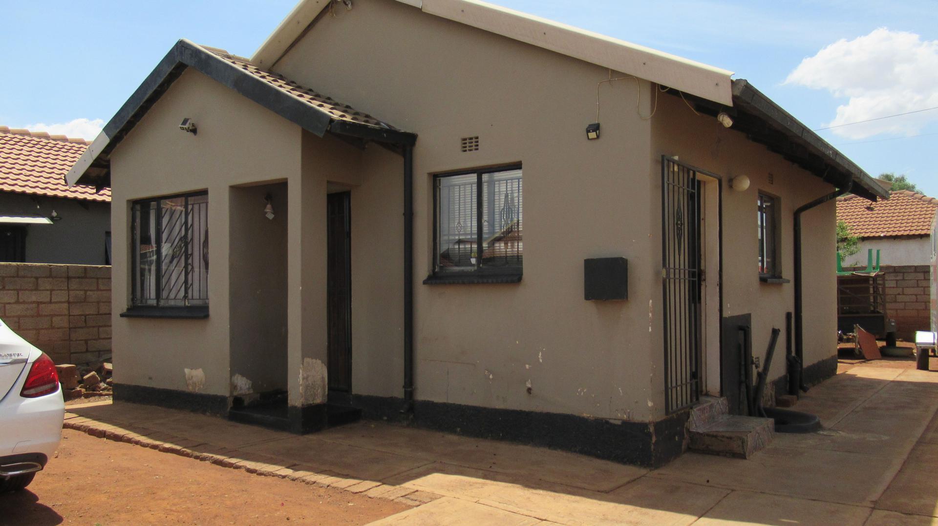 Front View of property in Protea Glen