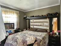 Main Bedroom of property in Protea Glen