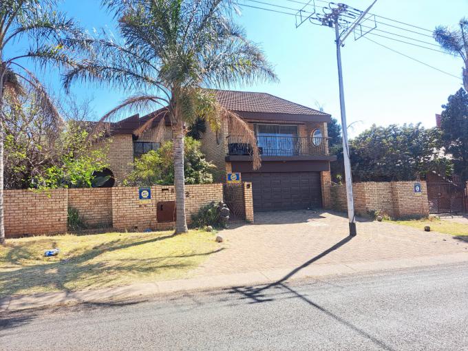 5 Bedroom House for Sale For Sale in Laudium - MR652401