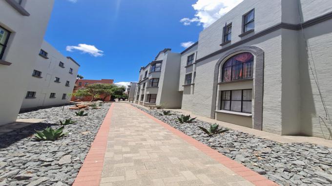 1 Bedroom Sectional Title for Sale For Sale in Bloemfontein Central - Private Sale - MR652414