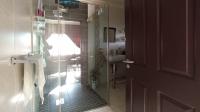 Main Bathroom - 9 square meters of property in Florida Park