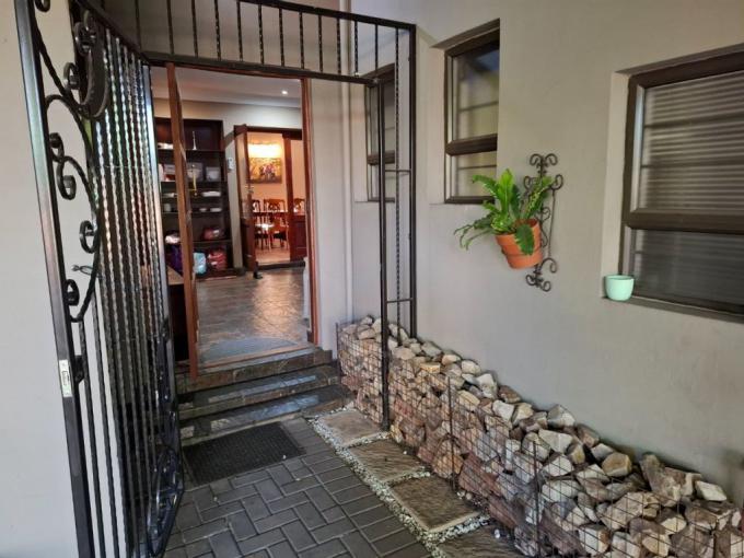 5 Bedroom House for Sale For Sale in Middelburg - MP - MR652471