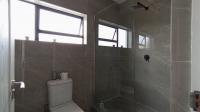 Bathroom 2 - 6 square meters of property in Blue Valley Golf Estate