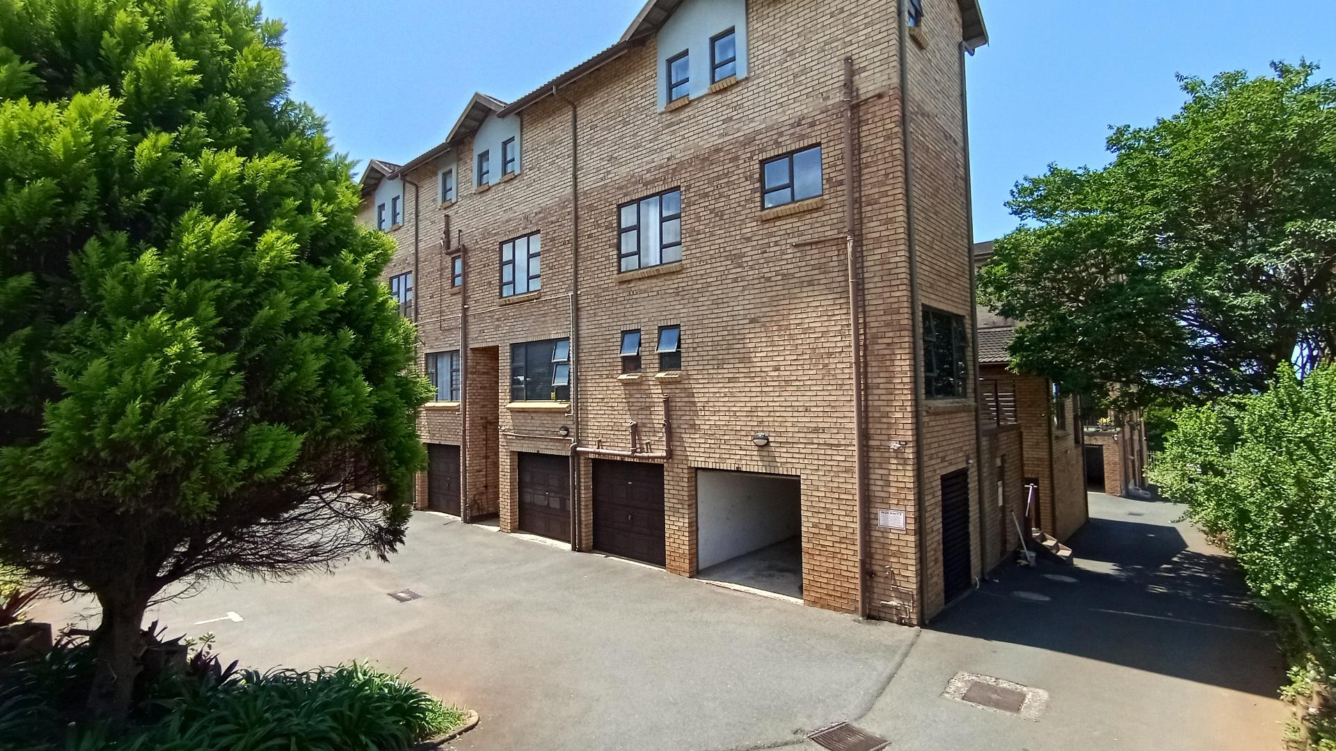 Front View of property in Amanzimtoti 