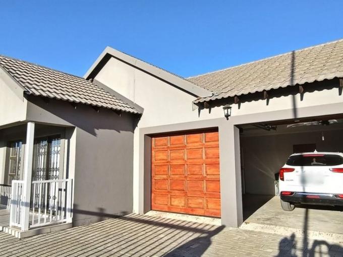 4 Bedroom House for Sale For Sale in Bloemspruit - MR652697