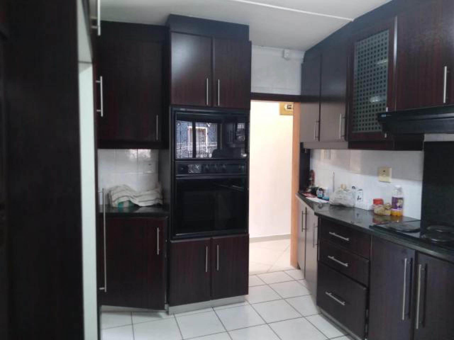 Kitchen of property in Silverglen