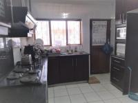 Kitchen of property in Silverglen