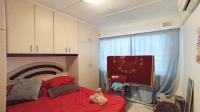 Bed Room 1 - 16 square meters of property in Silverglen