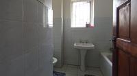 Bathroom 1 - 4 square meters of property in Suiderberg