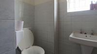 Bathroom 1 - 4 square meters of property in Suiderberg