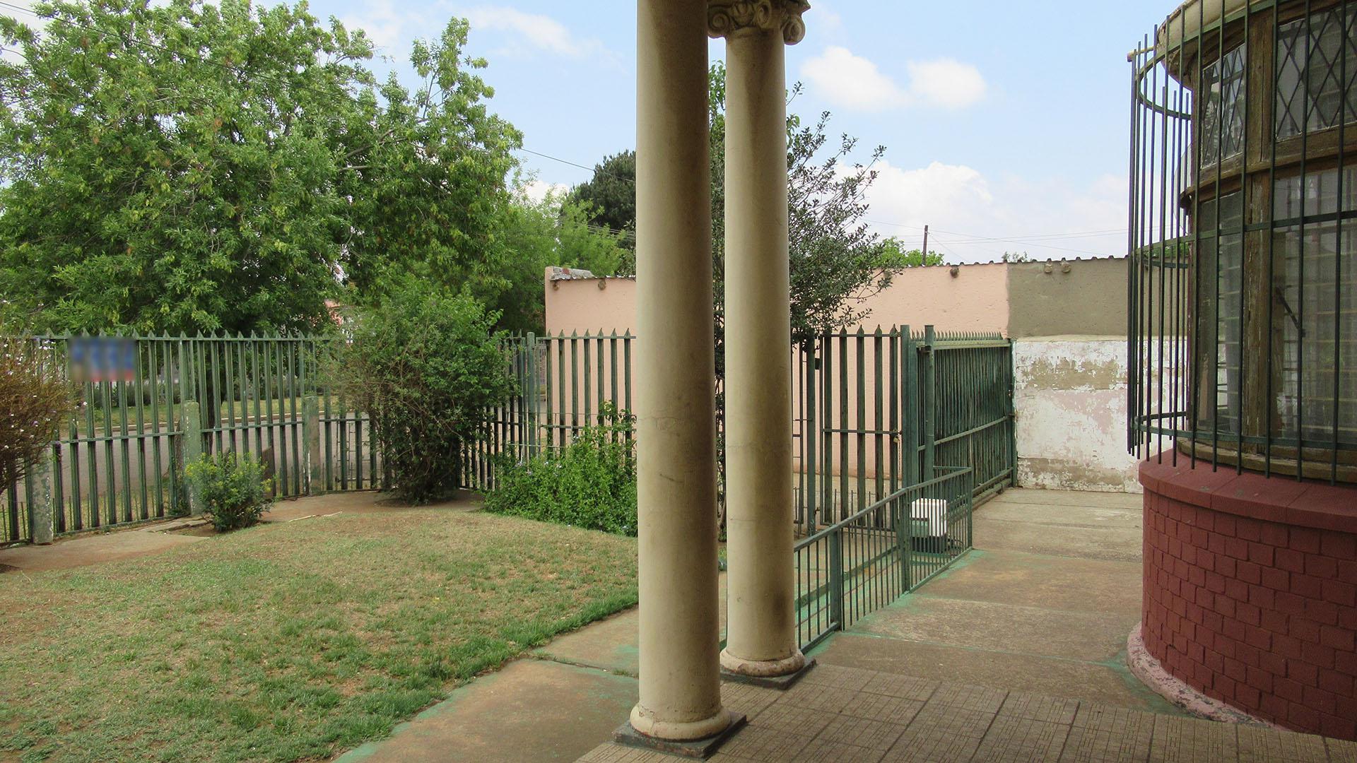 Patio - 22 square meters of property in Randfontein