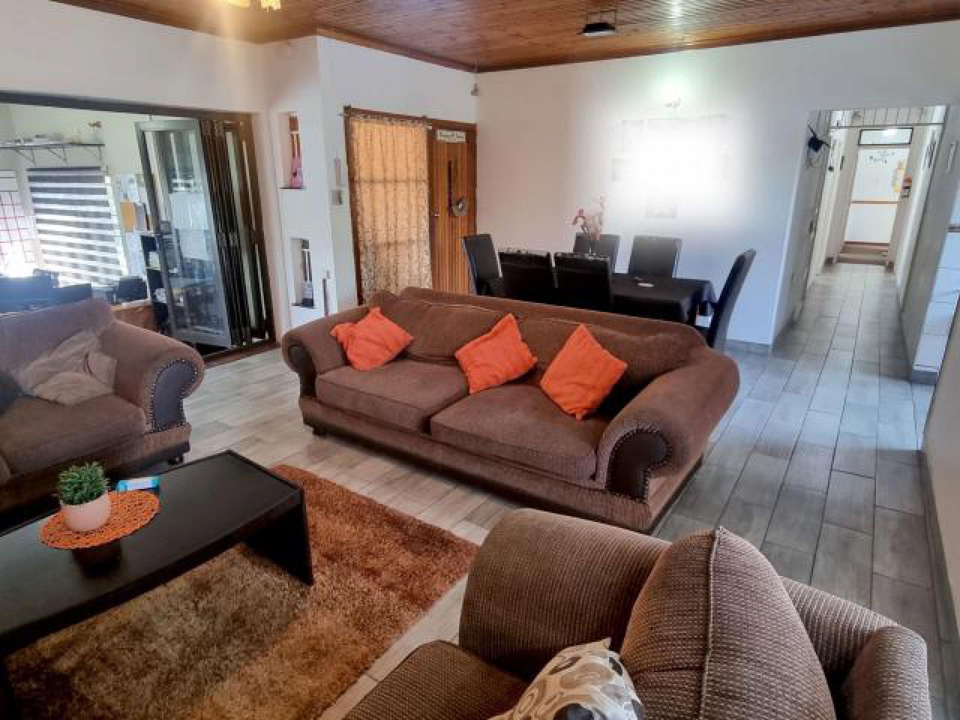 Lounges of property in Uitsig