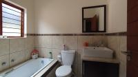 Main Bathroom - 17 square meters of property in Pretorius Park