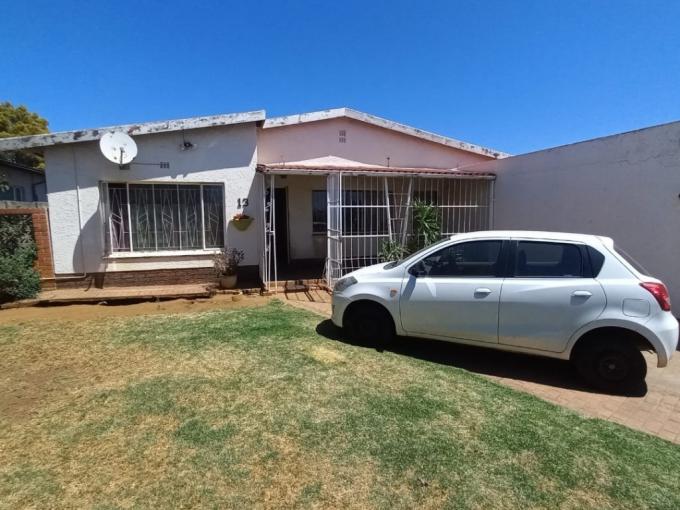 3 Bedroom House for Sale For Sale in Klippoortjie AH - MR653243